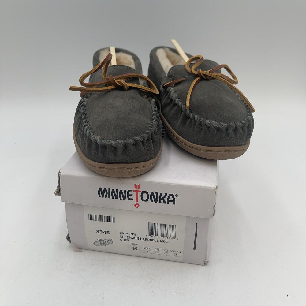 Minnetonka Sheepskin Hardsole Moc Slippers Womens Gray Suede Cozy House Size 8